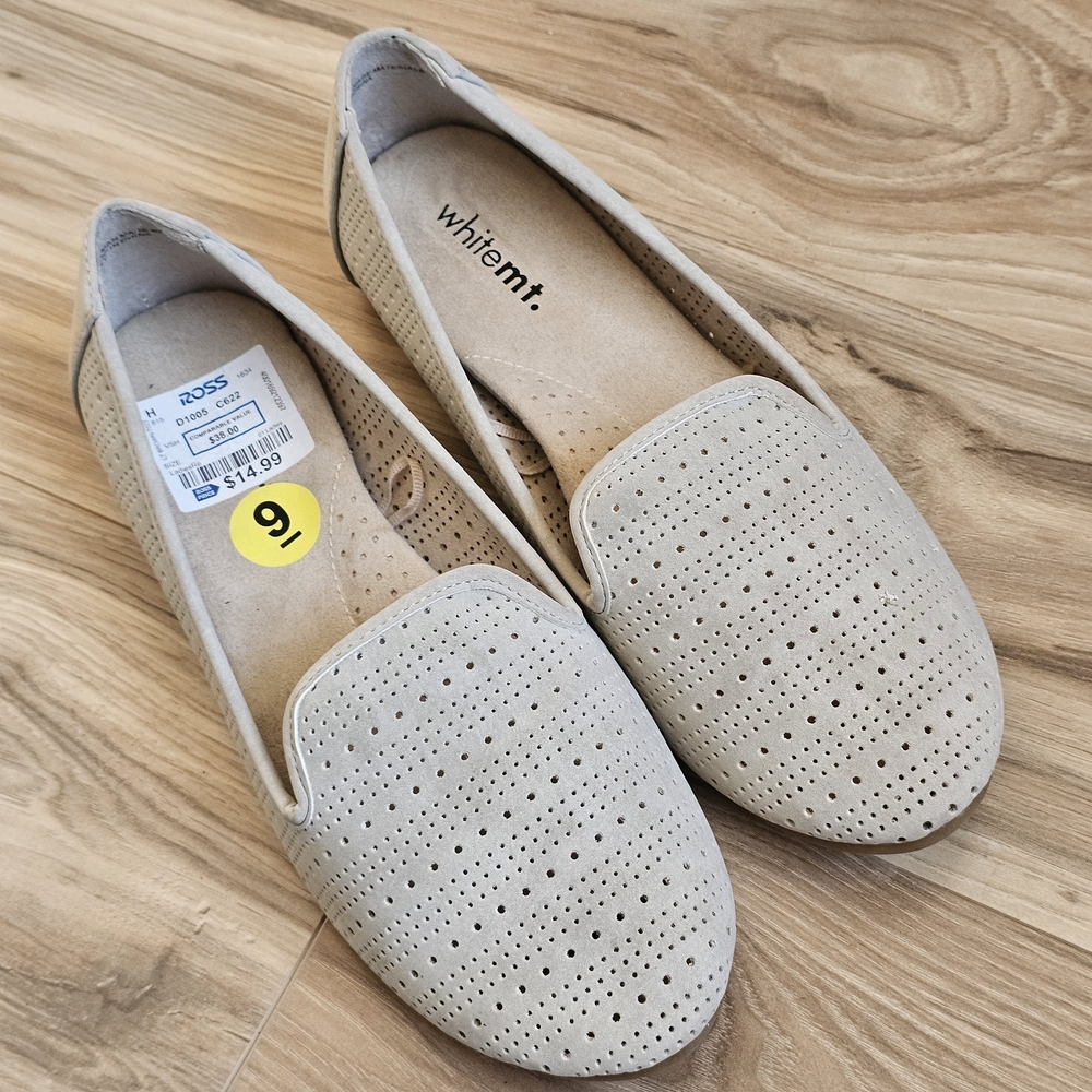 White Mountain Beige Women's Slip-On Loafers Size 9 NWT